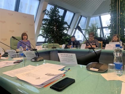 Участие в заседании «круглого стола» на тему: «Получение общего образования в семейной форме: вопросы и проблемы».