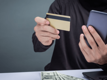 Две пенсионерки из Йошкар-Олы за сутки обогатили мошенников почти на 5 млн рублей