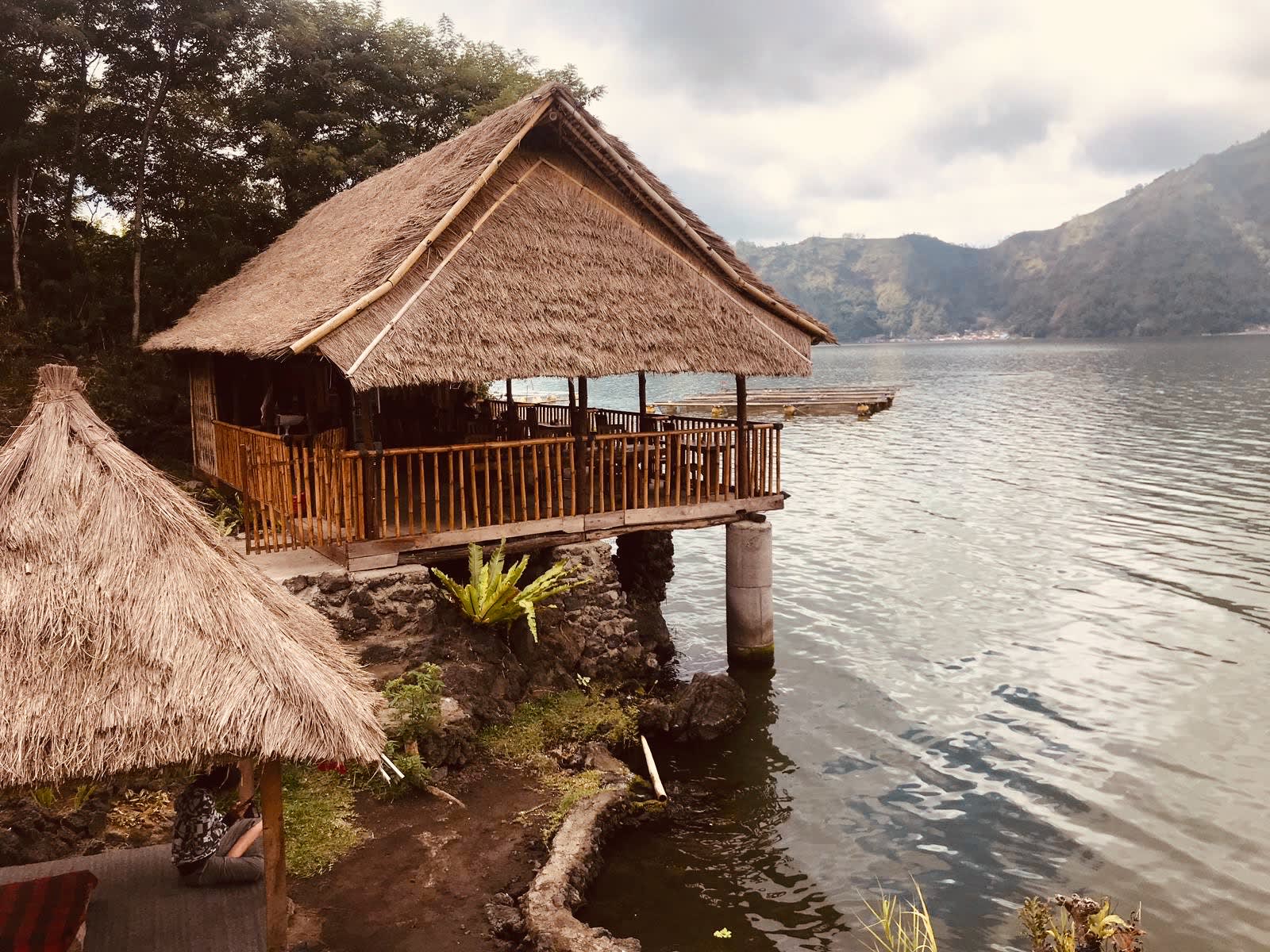 Hütte am See