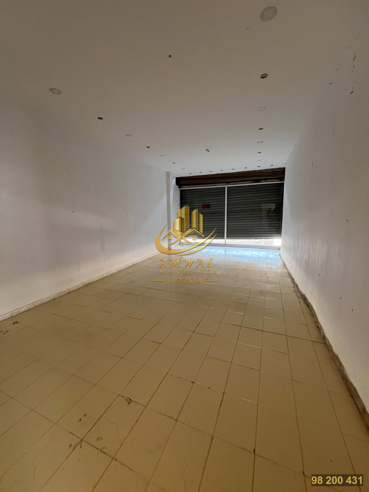🏢 محل للكراء – النقرّة قبالة محطة المترو حي الانطلاقة اريانة — photo 1