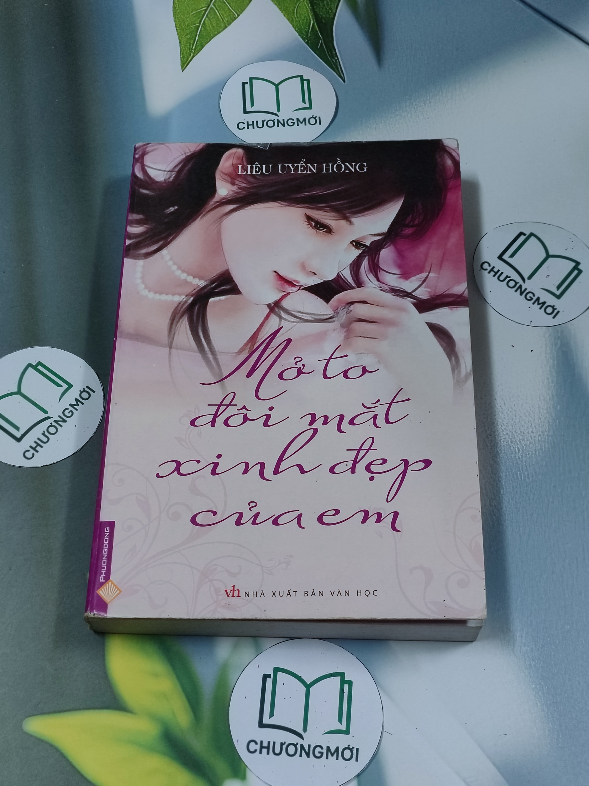Mở to đôi mắt xinh đẹp của em