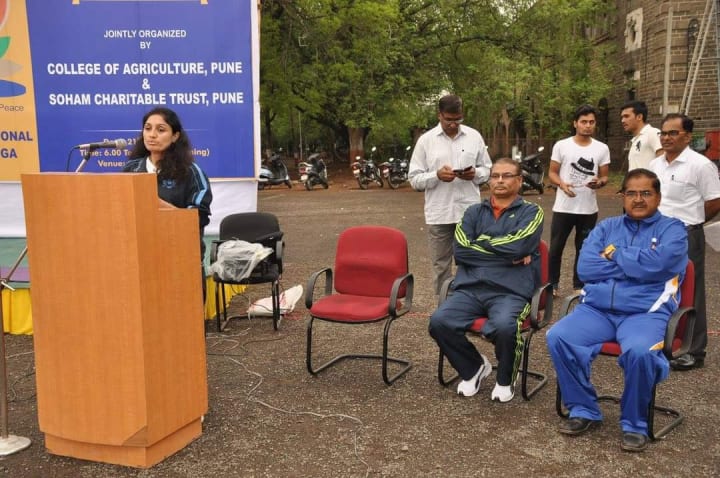 Dr. Manisha speaking at an outdoor yoga programme