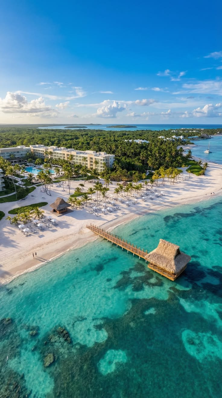 Playa tropical con mar turquesa