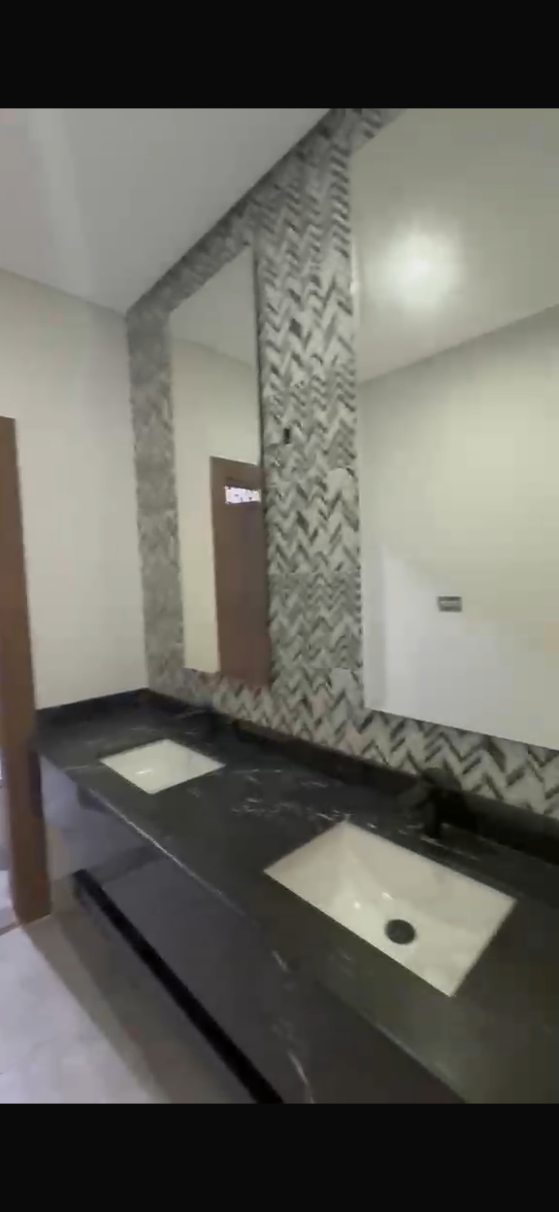 دور أول للإيجار فى المنقف 4 غرف 1