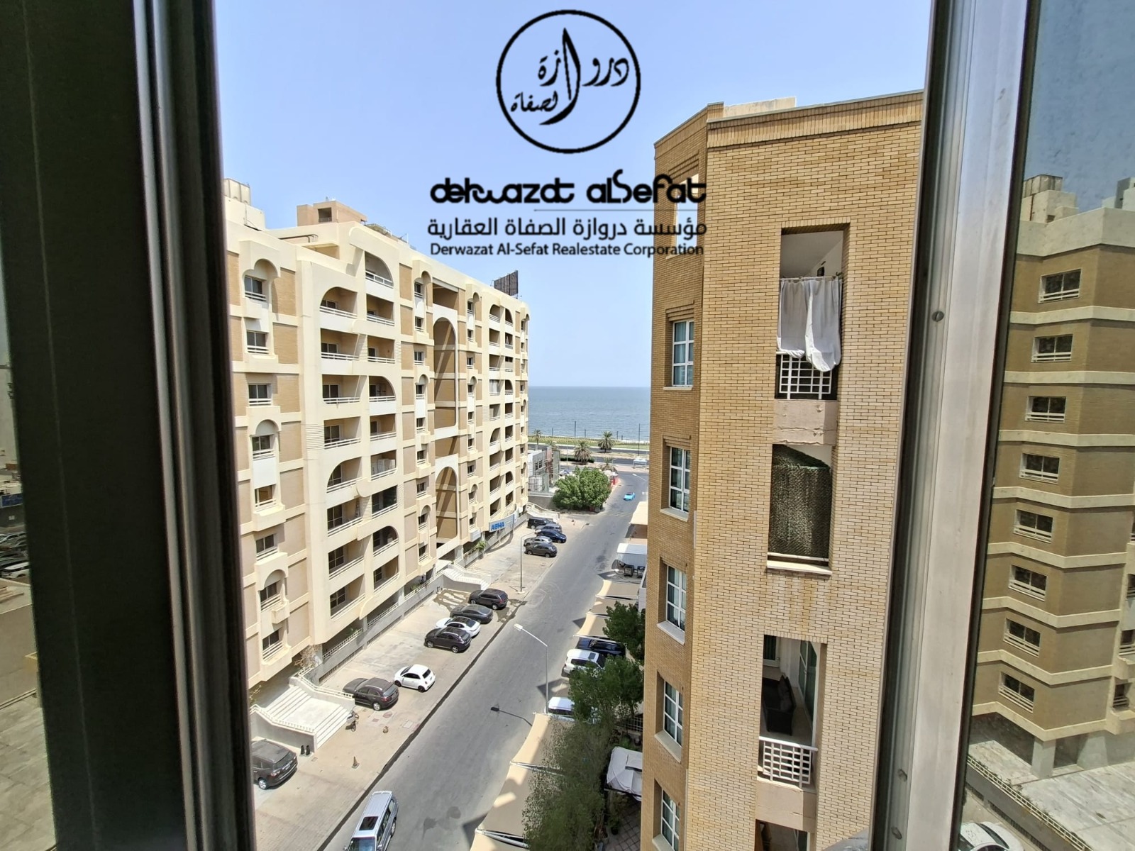شقة دور سادس للإيجار بالشعب البحرية 2