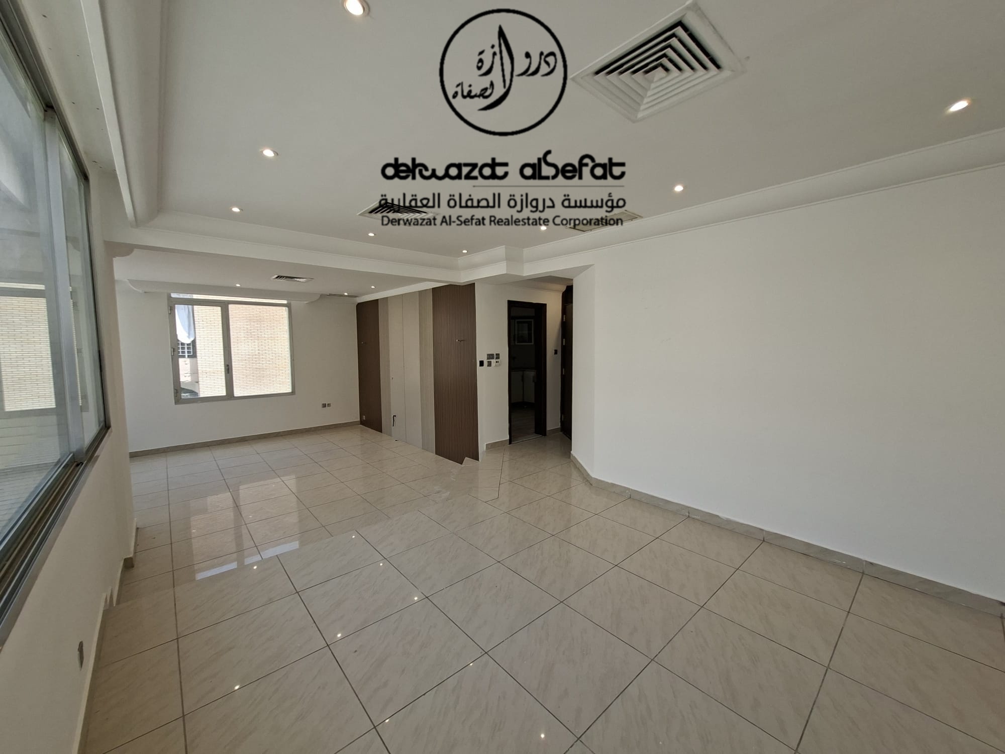 للإيجار شقة بالشعب دور سادس 1