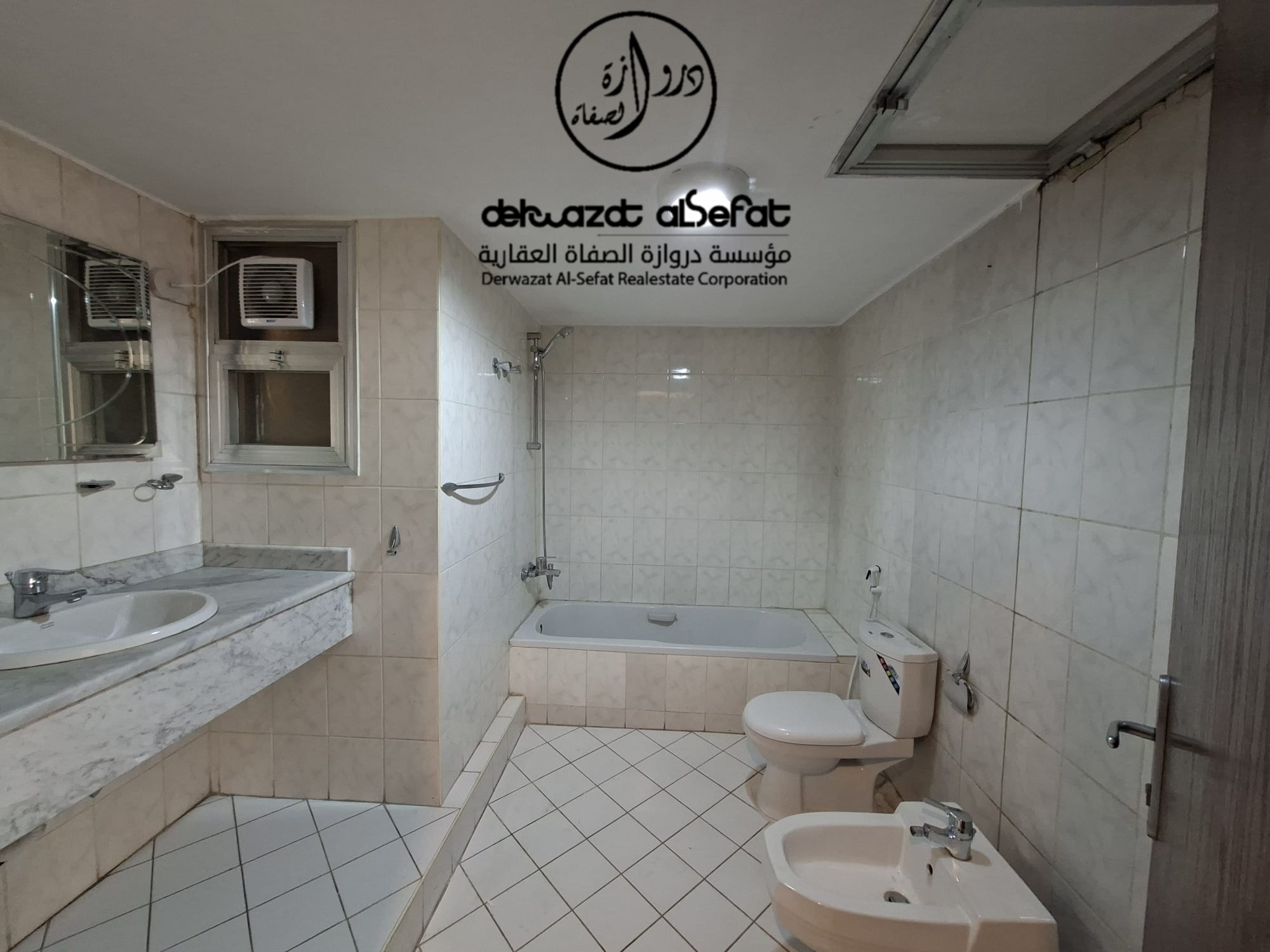 للإيجار شقة بالشعب دور سادس 3