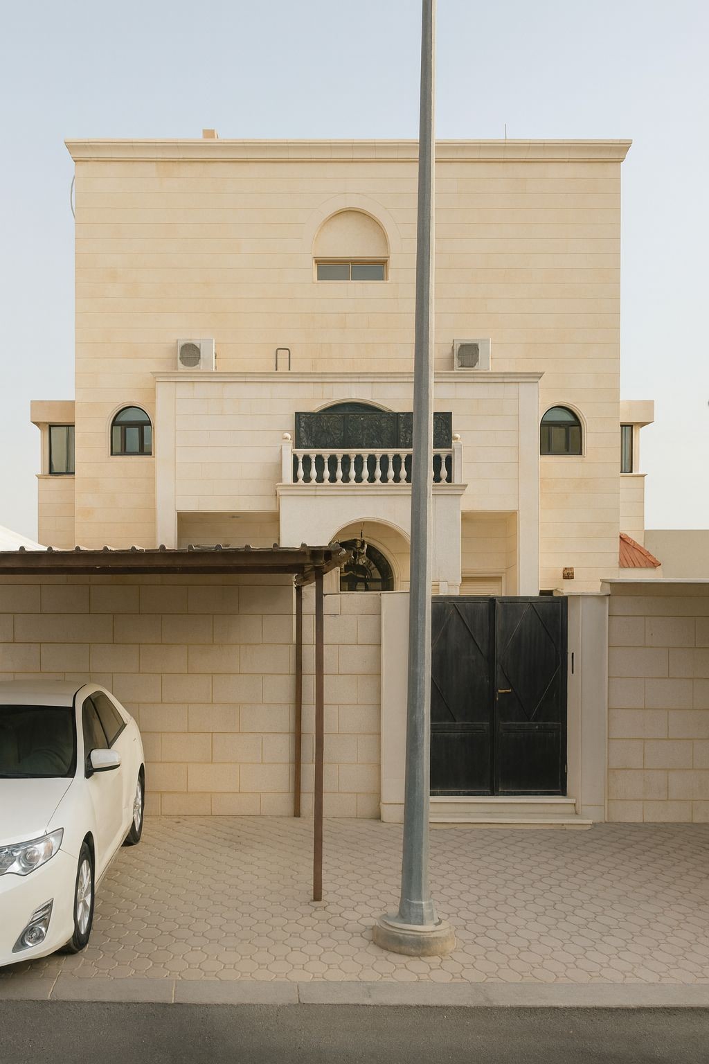 للبيع بيت في السالمية من دورين ونصف 1