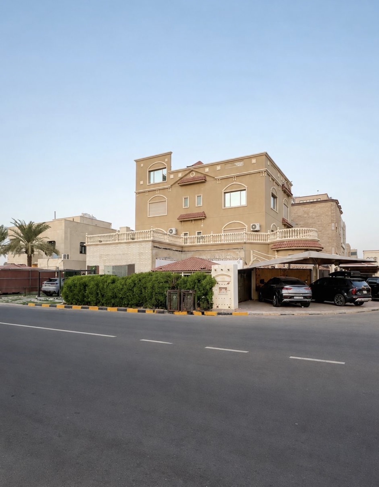بيت زاوية للبيع فى كيفان 3 أدوار ونصف 1