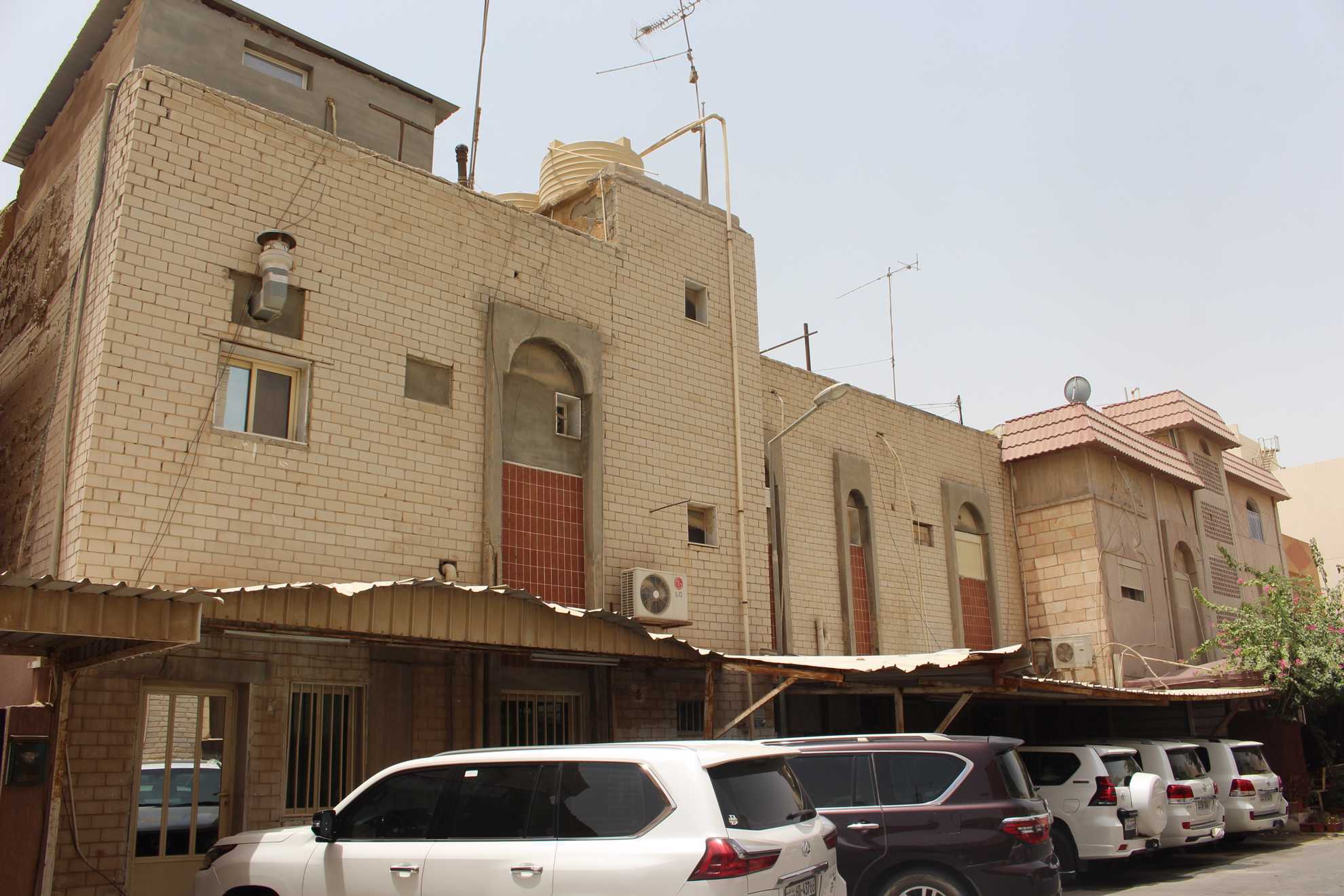 هدام للبيع بالرميثيه واجهة 20 م 3