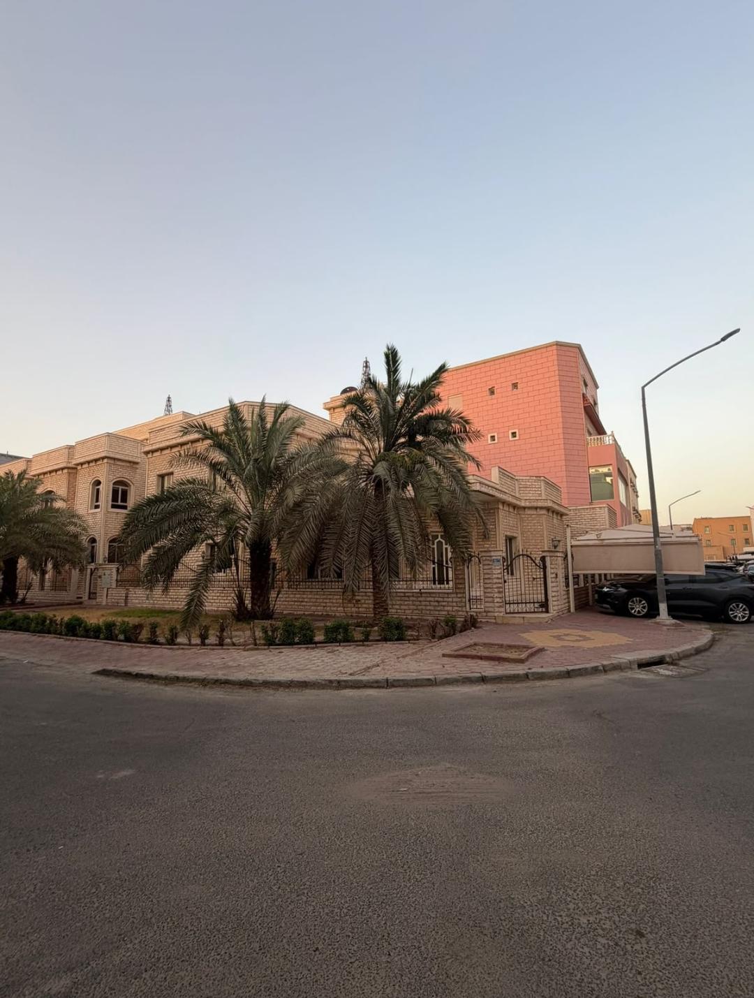 بيت للبيع في الزهراء زاوية شارعين 1
