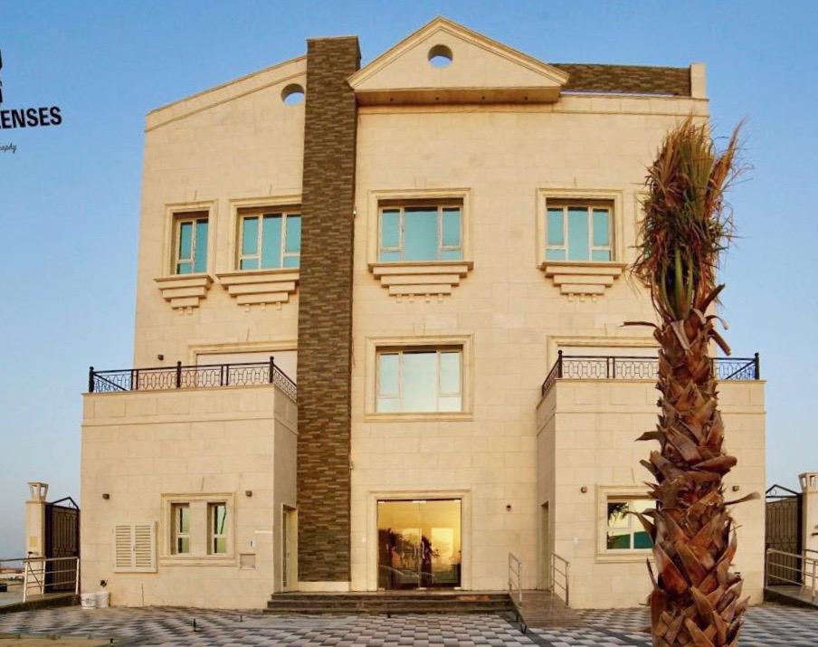 شاليه للبيع بالمرحلة الرابعة علي البحر 1