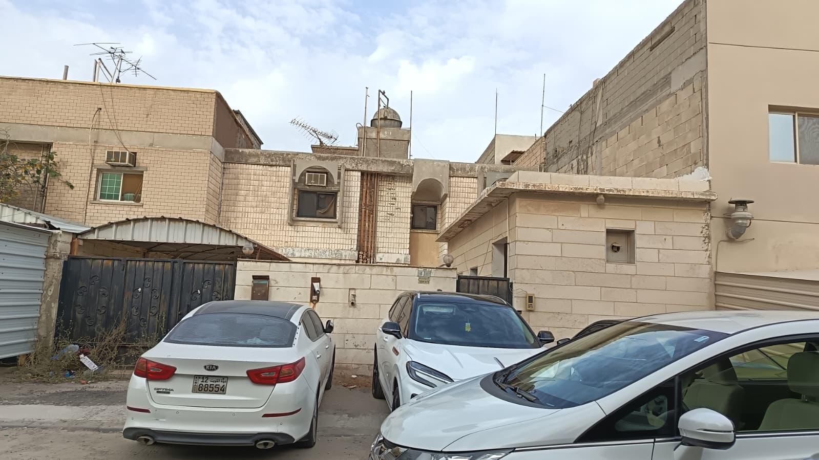 للبيع بيت هدام في بيان شارع و سكه 1