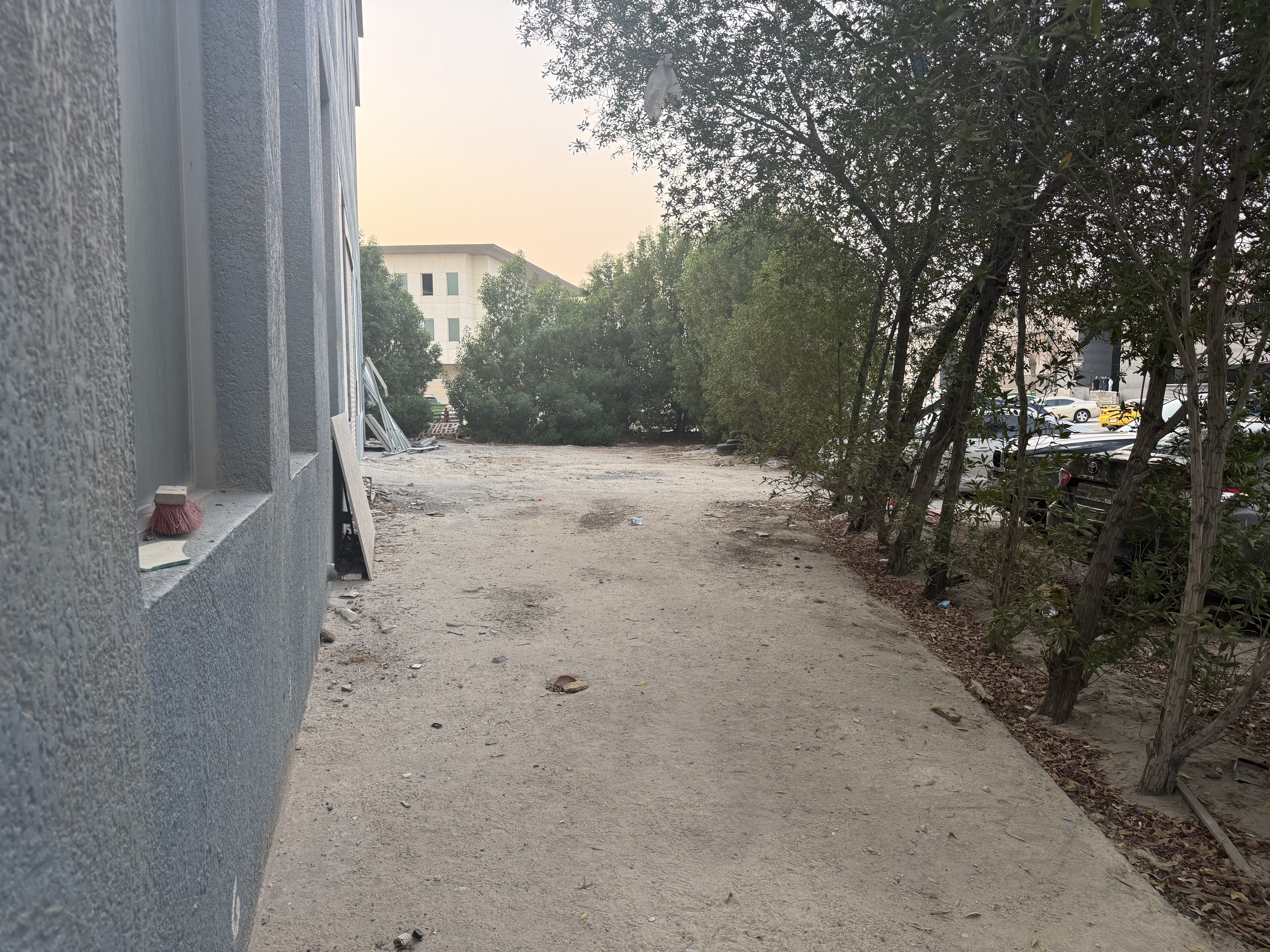 للإيجار موقع مطعم أو مقهى في الشويخ 2