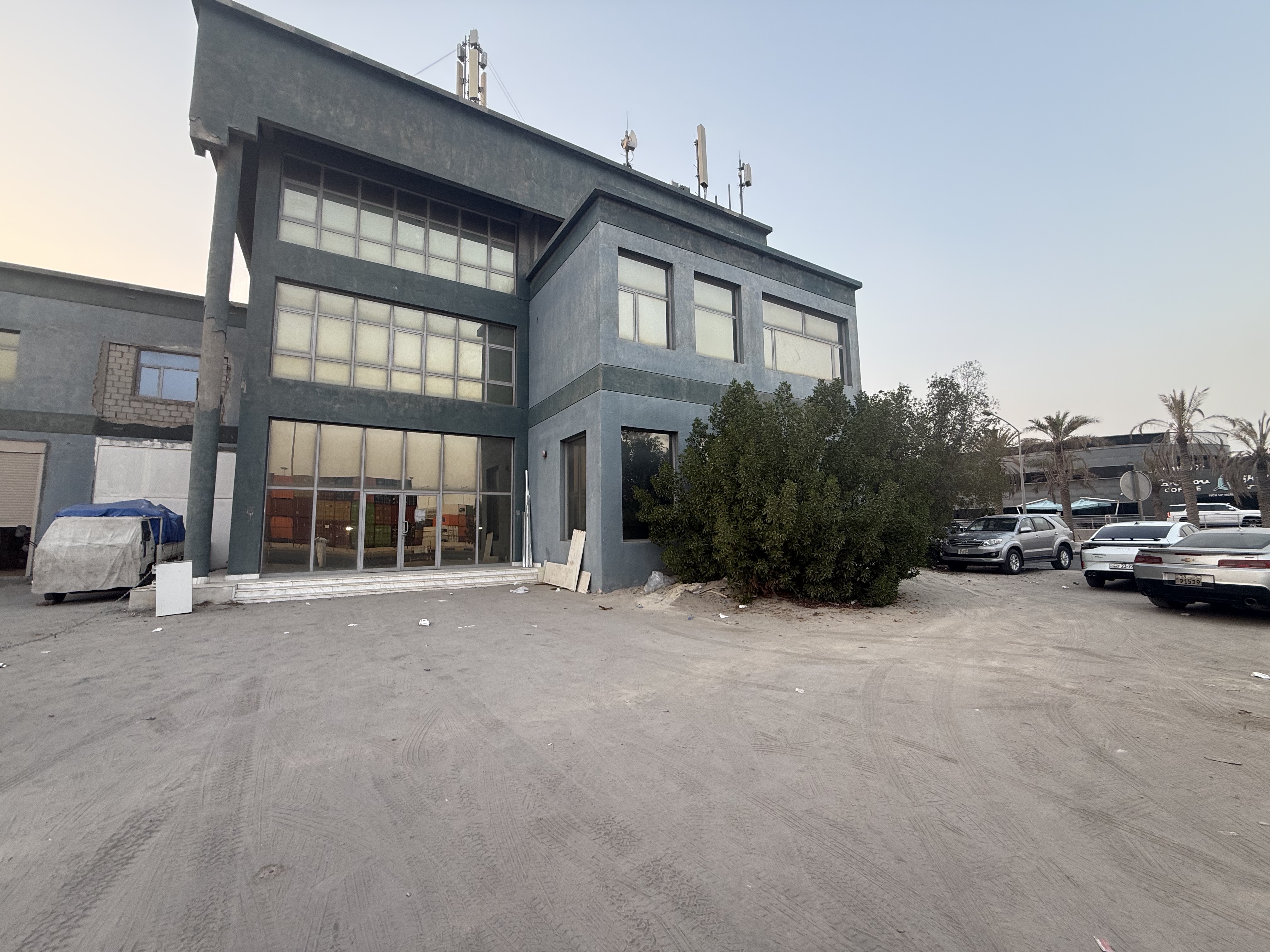 للإيجار موقع مطعم أو مقهى في الشويخ 3