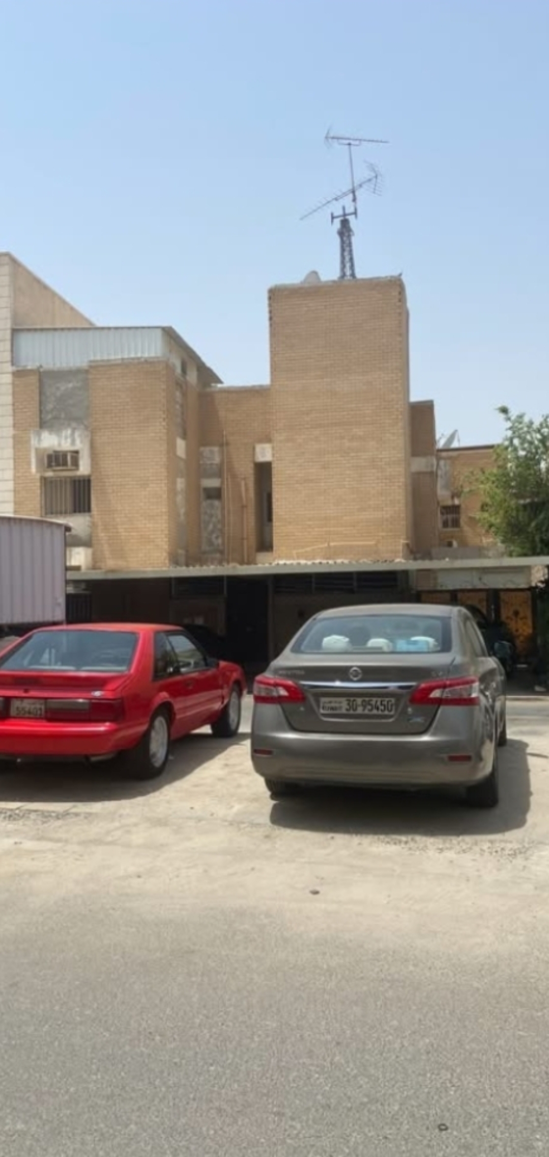 للبيع بيت حكومة فى صباح السالم قطعة 8 3