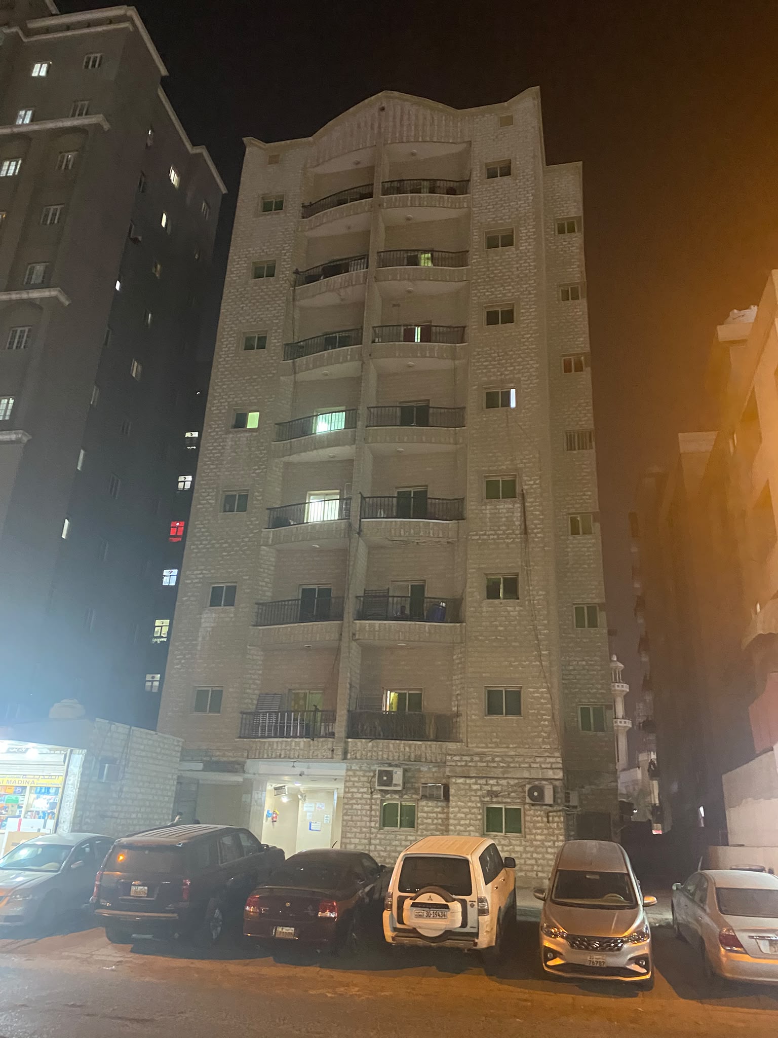 عماره للبيع في الفروانيه قطعة 2 1