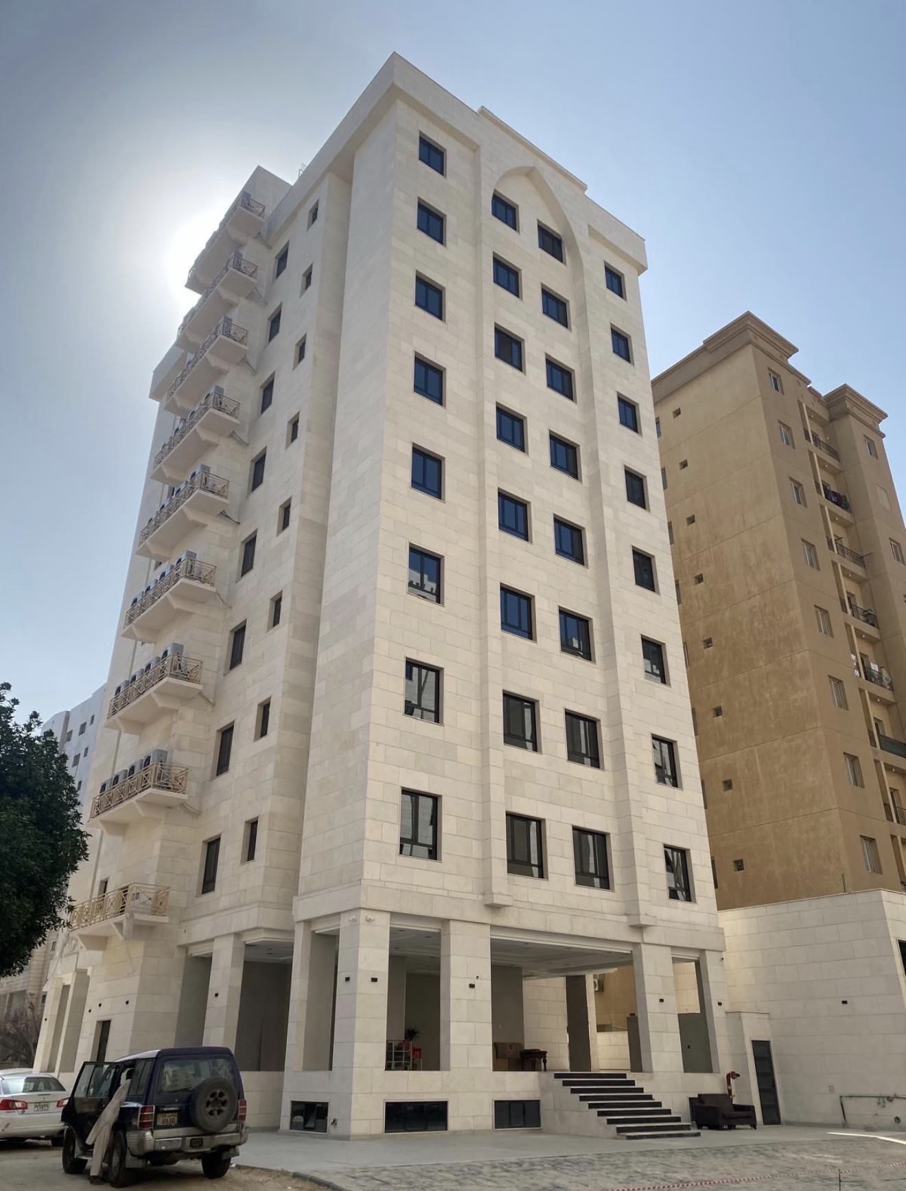 للبيع عمارة في ميدان حولي ثلاث جهات 1