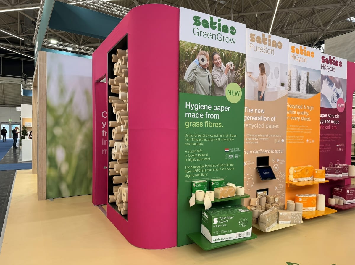 Satino GreenGrow Stand — Hygienepapier aus Miscanthus-Grasfasern mit 65 Prozent geringerem ökologischem Fußabdruck als Frischfaser-Holz
