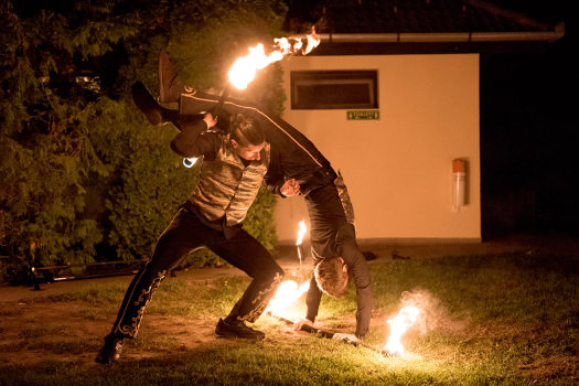A tűzzsonglőr galéria új lapon nyílik meg