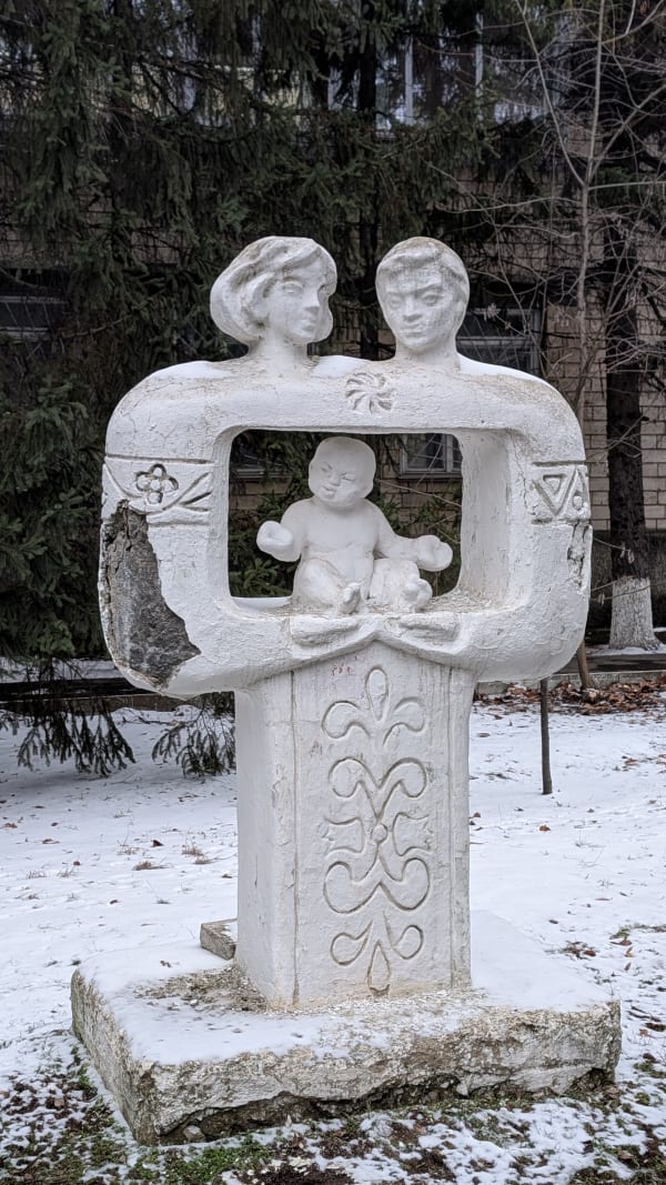 Statue - Family - Rîbnița Kirova
