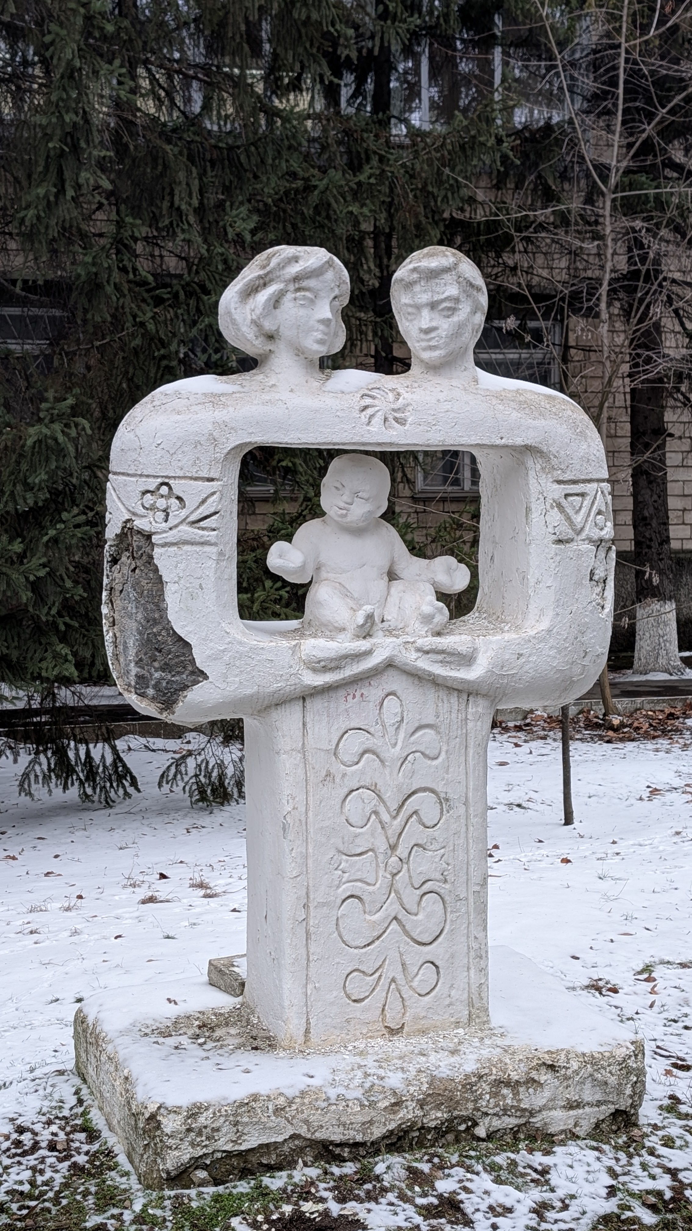 Statue - Family - Rîbnița Kirova