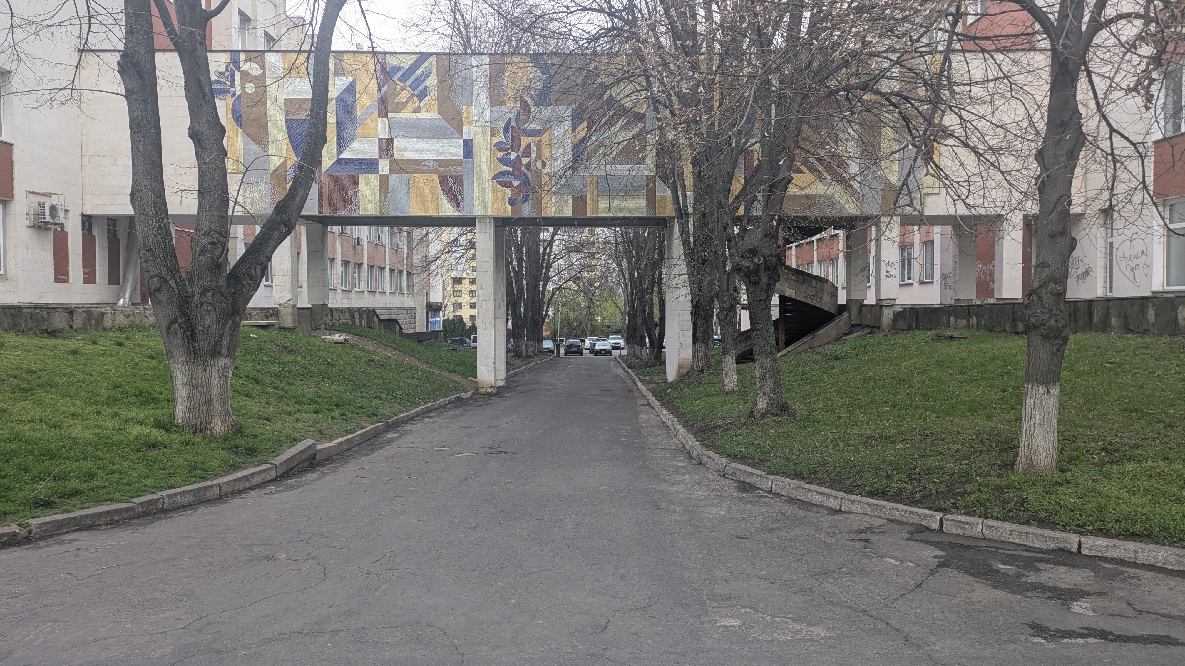 soviet mosaic, by V. Bessonov (architect), Aleksandr Kuzmin (artist), Chișinău, Moldova (1980)