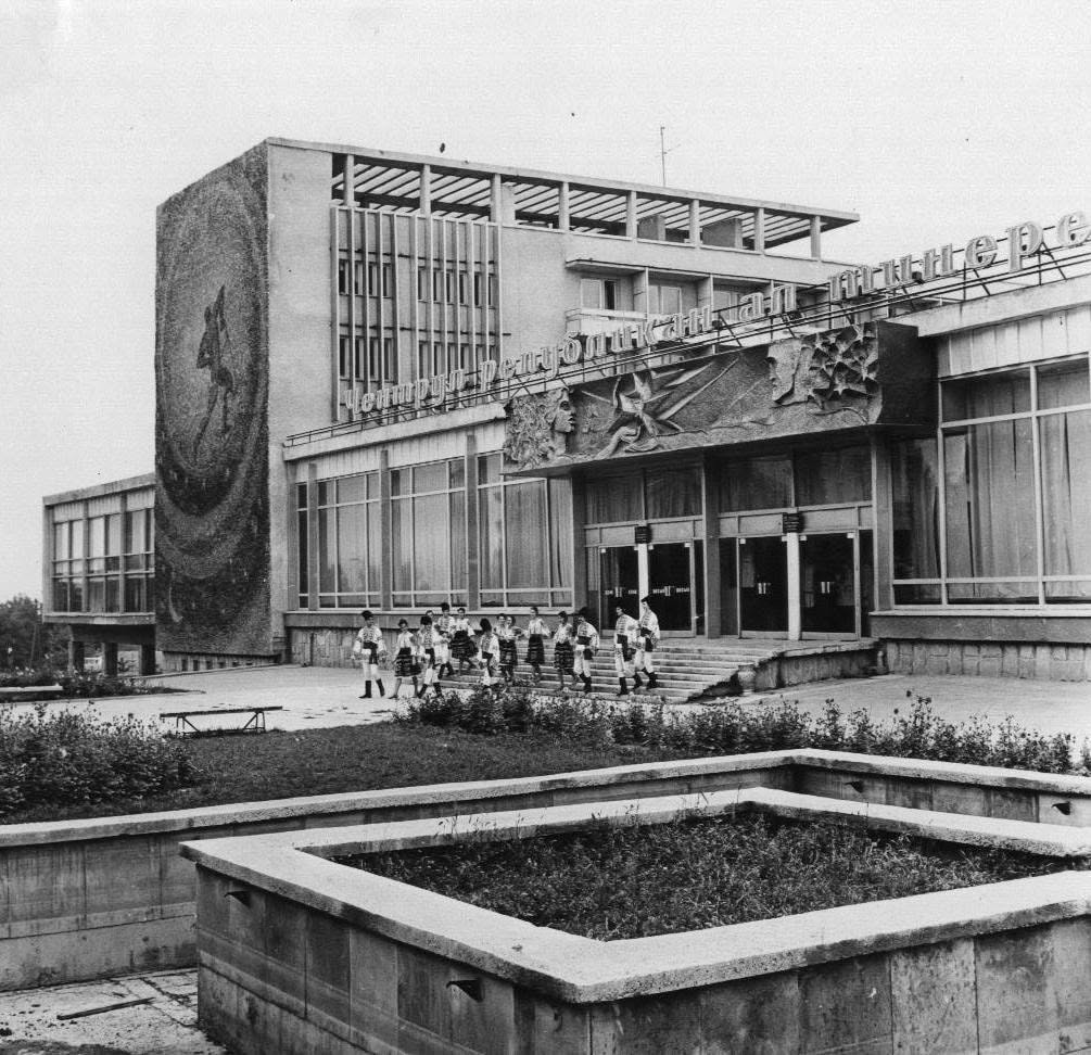 soviet mosaic, by Aurel David, Chișinău, Moldova (1972)