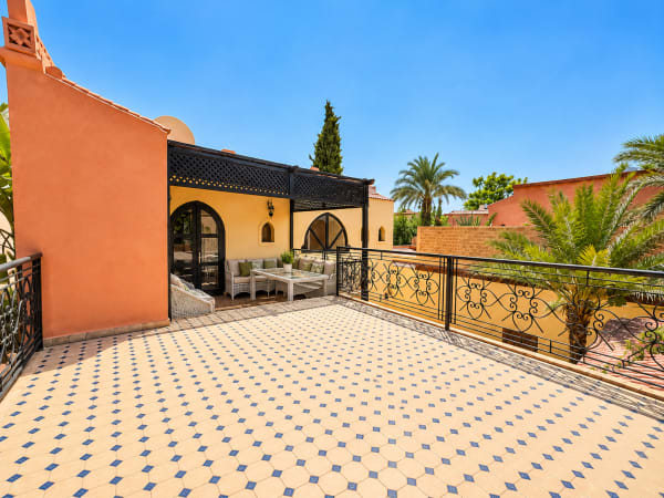 Riad — Riad Palmeraie avec piscine privée et double terrasse, résidence fermée — photo 4