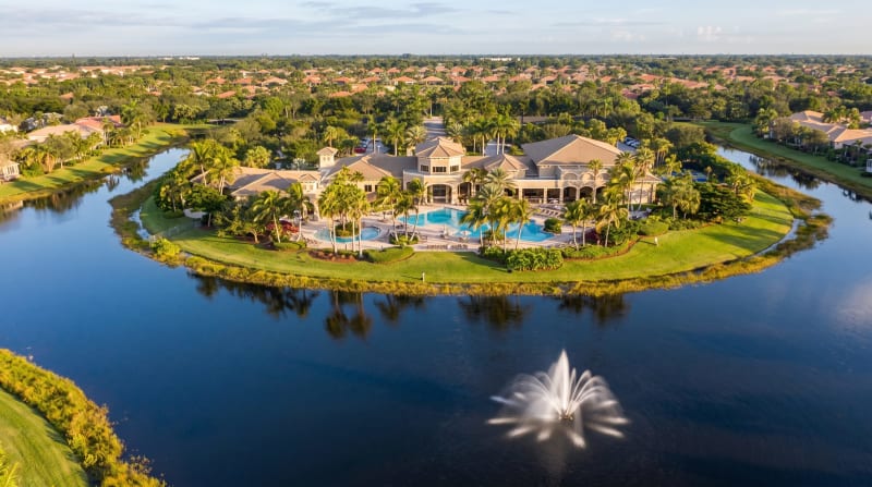 Valencia Pointe – Photo 1