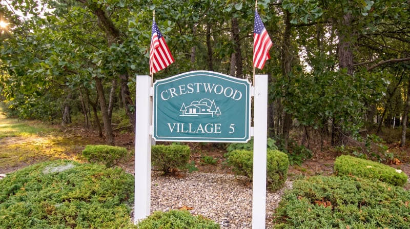 Crestwood Village 5 – Photo 1