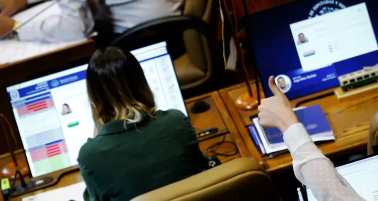 La Miscelánea del chorreo: gabinete en llamas y una reforma que condena a Chile por un cuarto de siglo