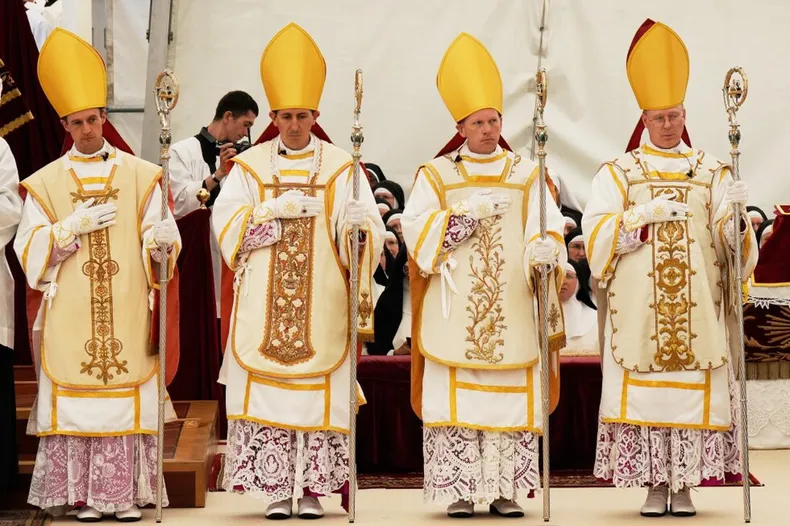 El Vaticano excomulga a los obispos lefebvrianos: qué significa la mayor ruptura con Roma en casi cuatro décadas
