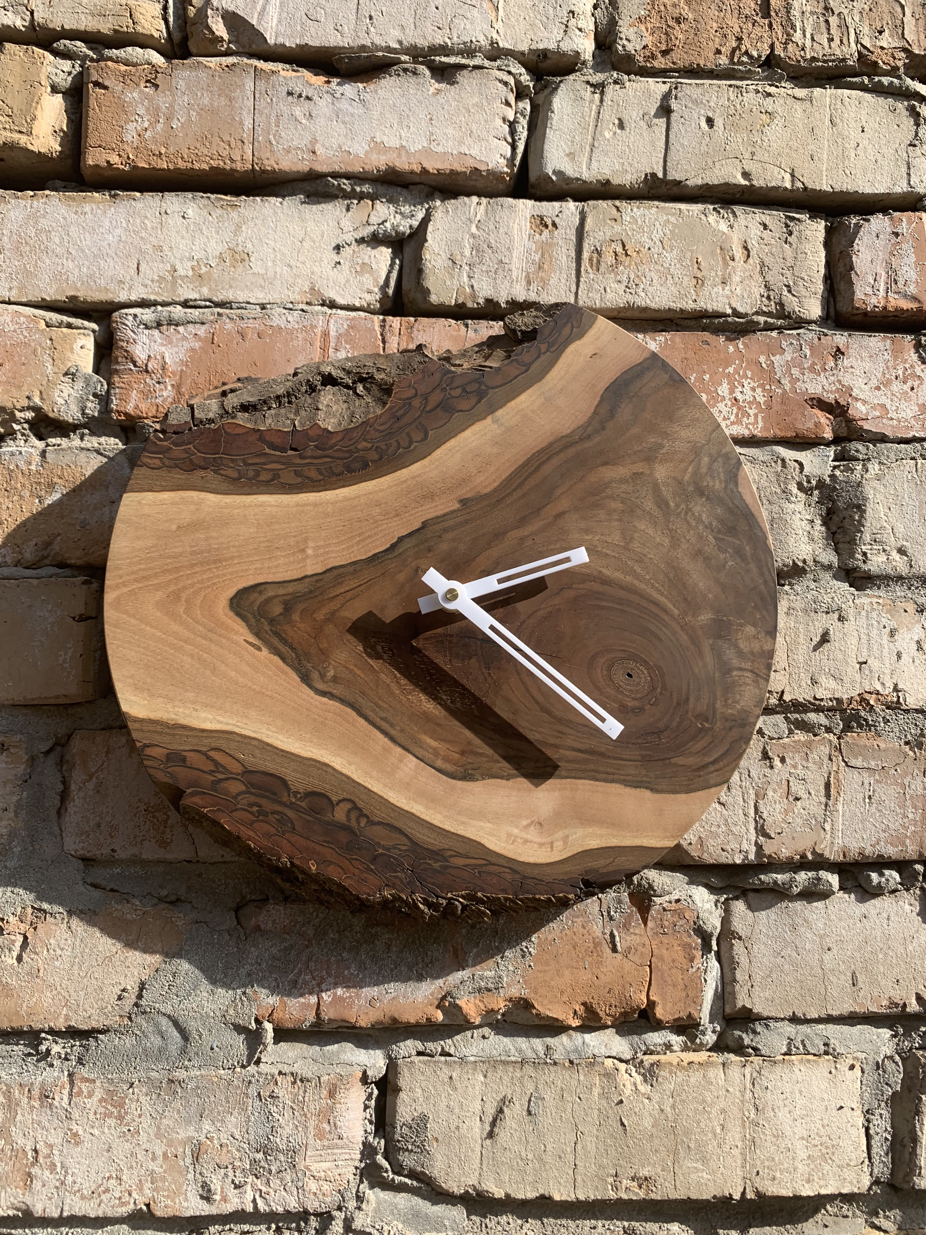 Фото годинника зі слеба