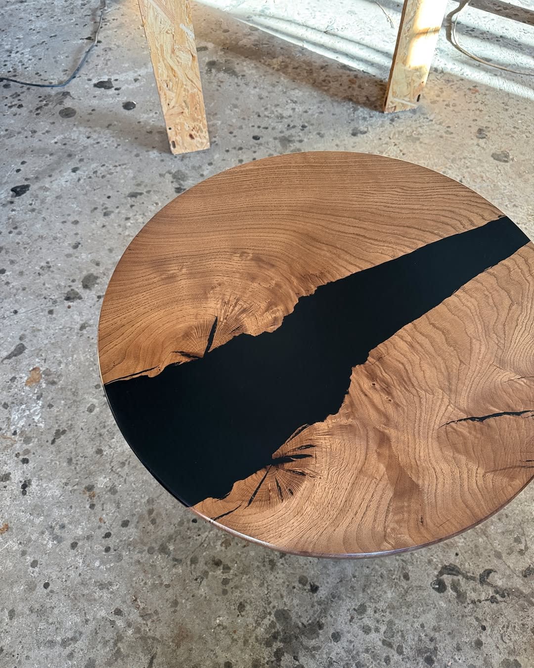 Фото вибору столу зі слеба