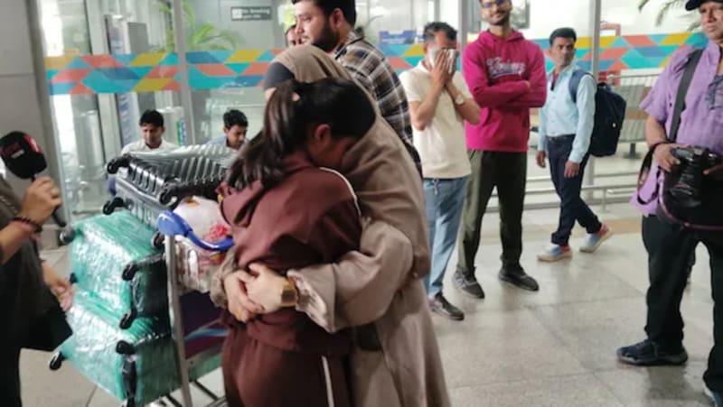 200+ Indian Students Stranded at Iran–Azerbaijan Border Amid Evacuation Delays