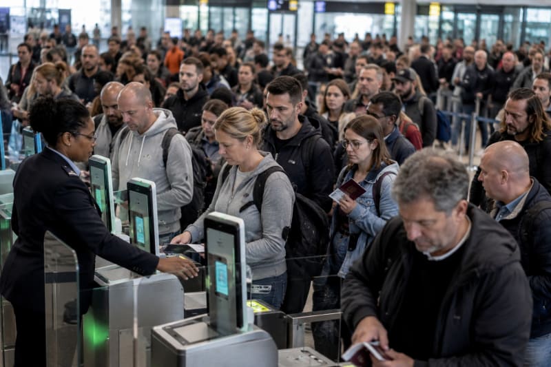 Ryanair warns of 'queue chaos' from new EU border system