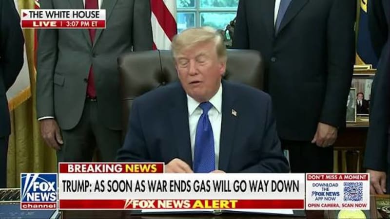 Trump Tells Reporters Their 401(k)s Have "Doubled." Here's What the Data Shows