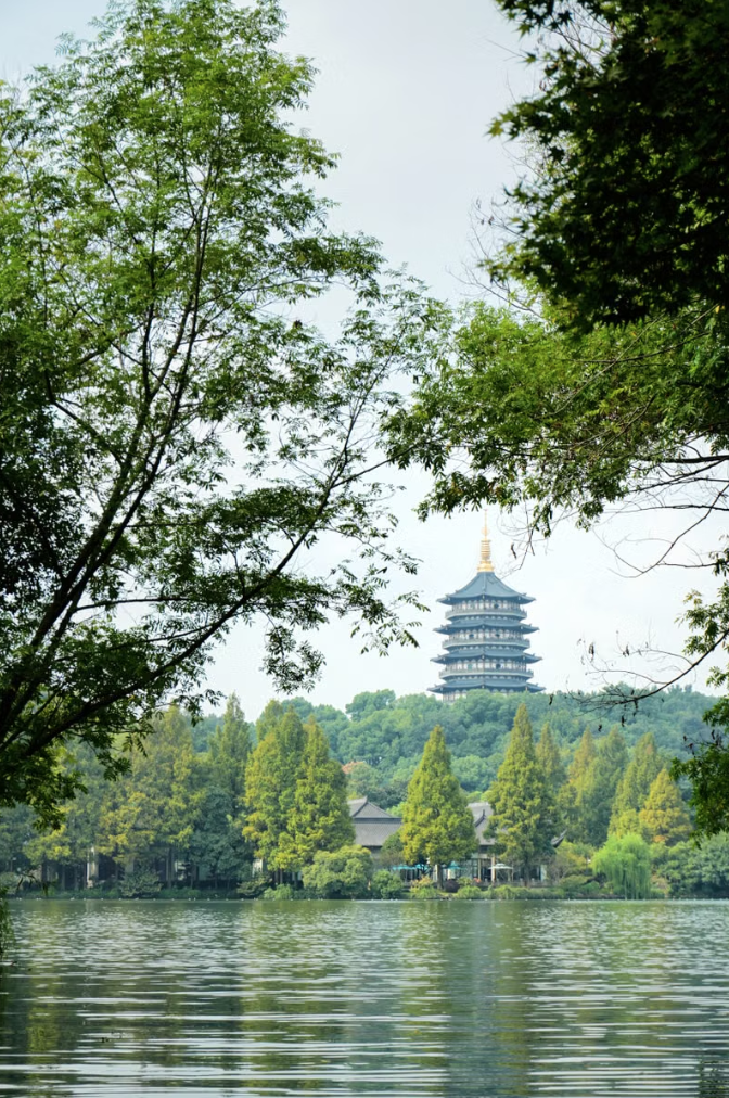 Leifeng Pagoda at sunset