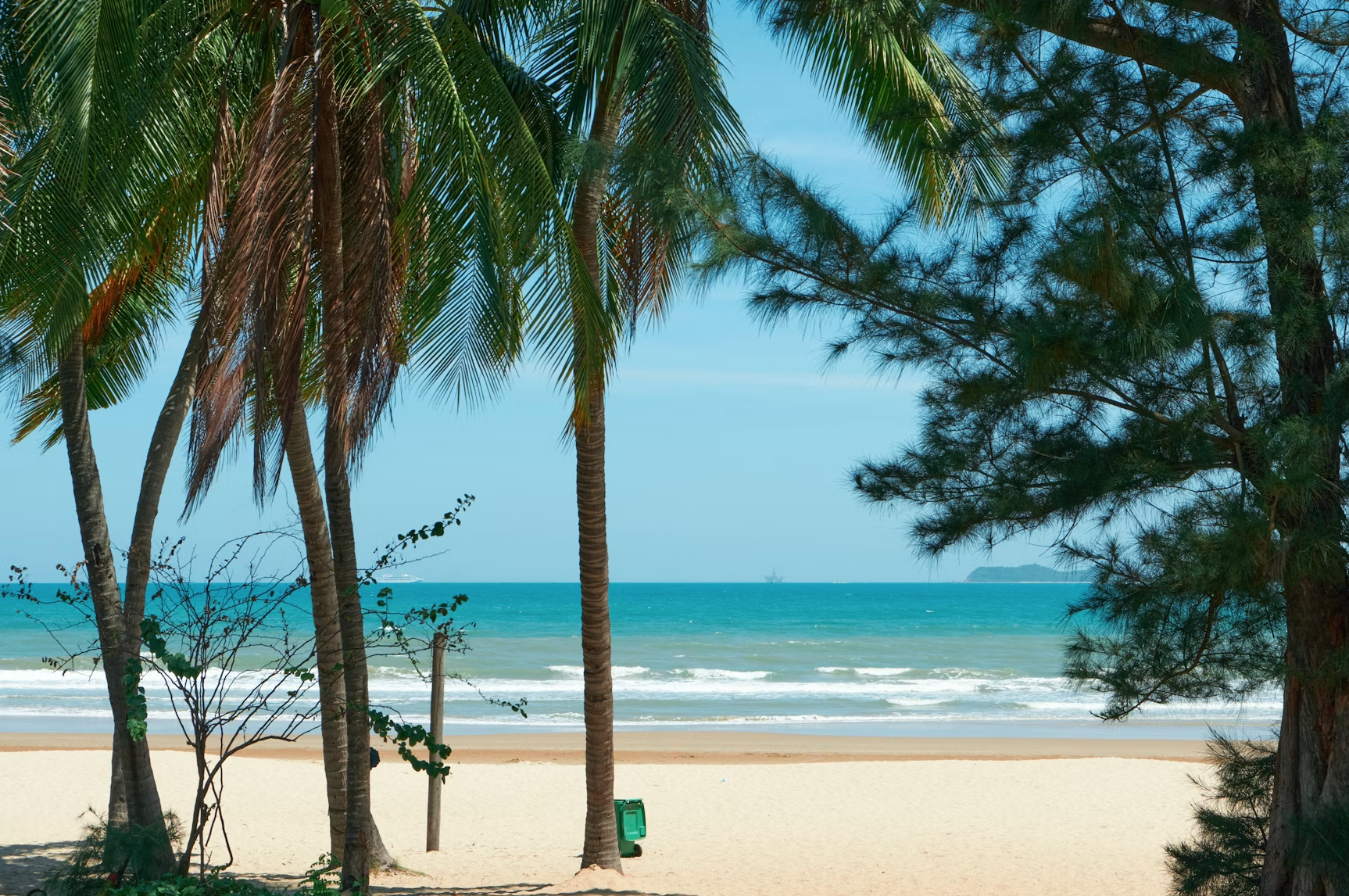Dadonghai Bay city beach
