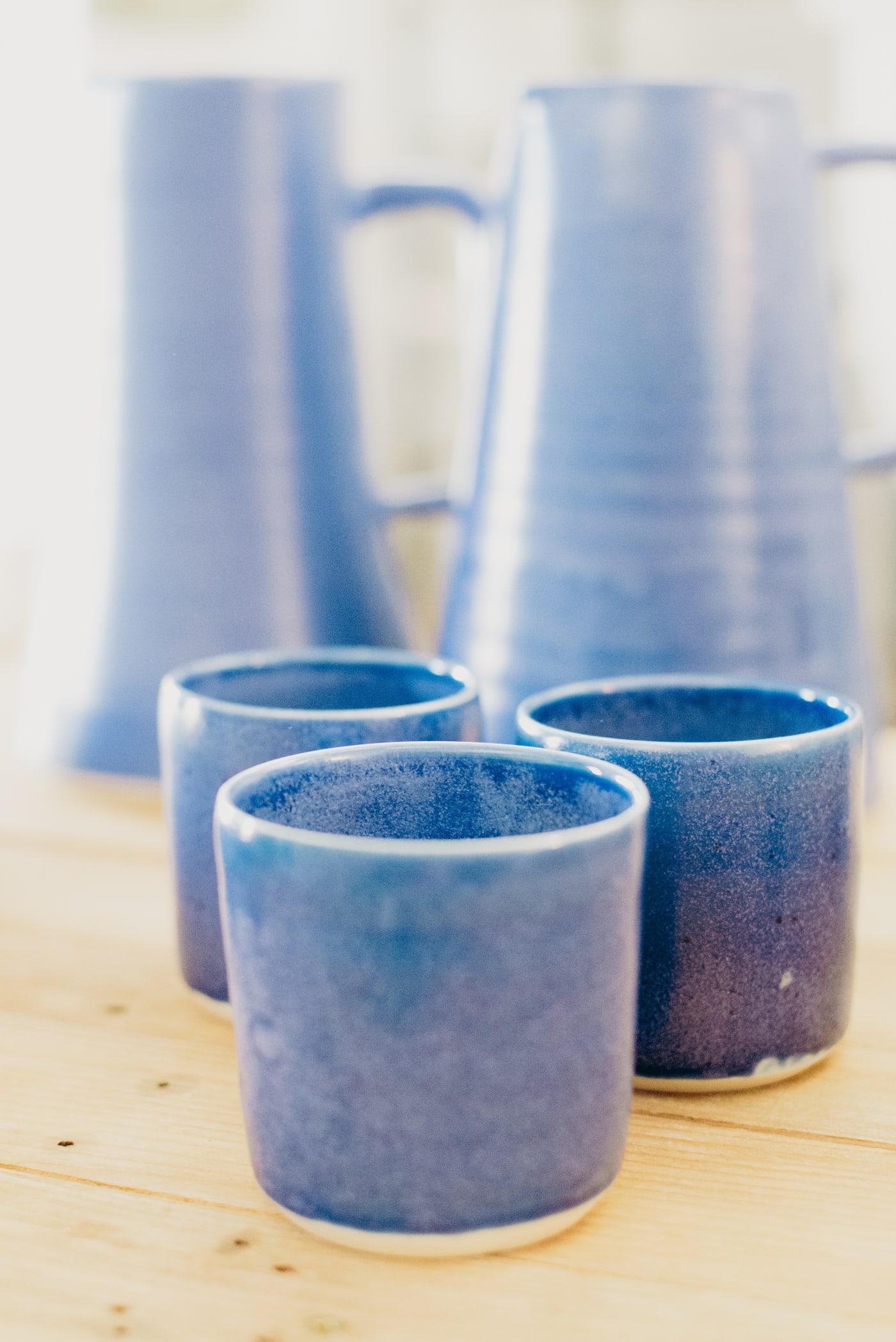 Nuances de couleur sur une assiette artisanale