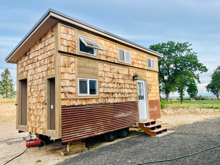 Frontier Cabin – 10×20 thumbnail 3