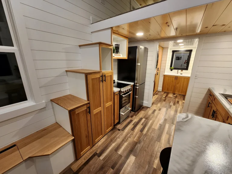 Farmhouse Tiny House thumbnail 3