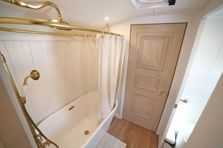 Modern Tiny House thumbnail 3