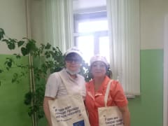 Депутаты ЛДПР Западного направления поздравили женщин-медиков с 8 марта