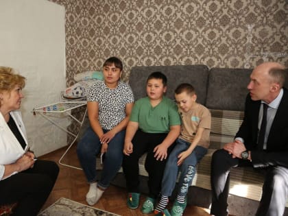 Олег Хорохордин в Черге встретился с семьёй участника спецоперации