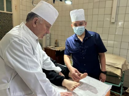 Депутат Государственного Собрания-Эл Курултай Республики Алтай, врач-хирург Алексей Лобанов находится с гуманитарной миссией в Донецкой Народной Республике