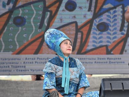 Премьера молодежного спектакля «Кан-Чарас суулардыҥ балыктарыныҥ кайкамчылу jол-jоругы» («Об удивительных приключениях рыб рек Кан-Чараса») состоялась на малой сцене XVIII Межрегио