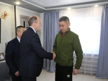 Олег Хорохордин встретился с семьёй участника спецоперации из Онгудая