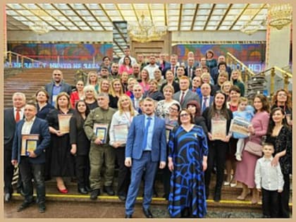 Руководитель фонда «Рука помощи» из Горно-Алтайска стала лауреатом премии «Сможем вместе победить»